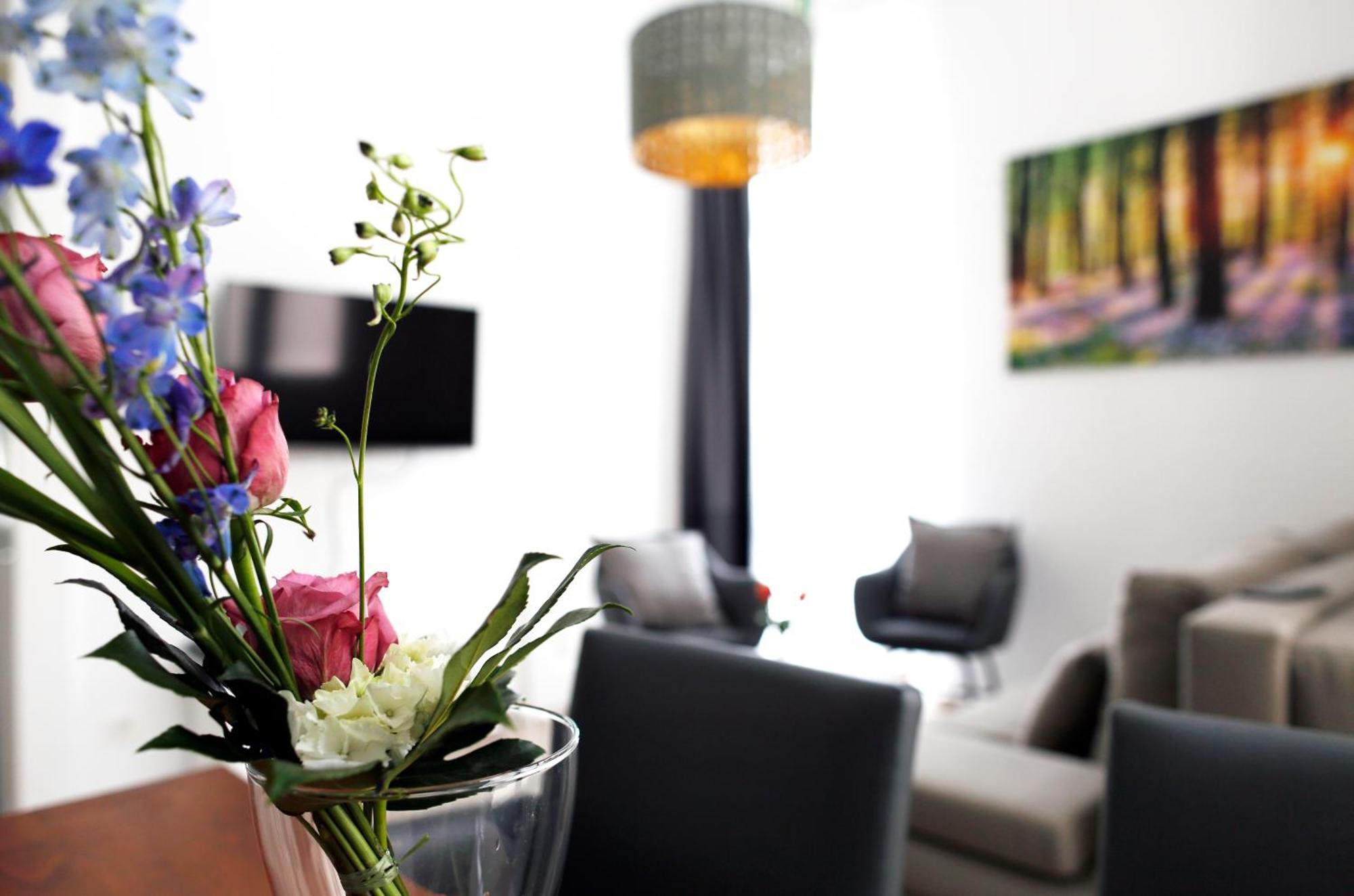 Nieb By Rockchair Apartments L Superhost Status L 3 Bedrooms Boxspringbeds 3 Bathrooms In Center "Kurfuerstendamm" - Cozy Family & Business Flair Welcomes You! Berlin Eksteriør bilde